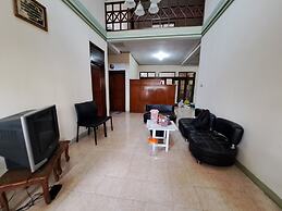 OYO 94417 Putridapisa Guest House