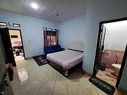 OYO 94417 Putridapisa Guest House