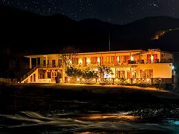 Tirthan Riverside Resort