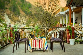 Tirthan Riverside Resort