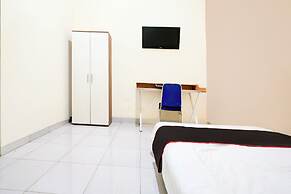 OYO 94421 Soetomo Guest House