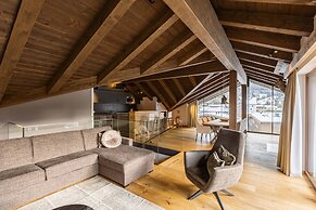 Amazing Penthouse With Shared Pool