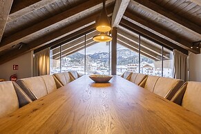 Amazing Penthouse With Shared Pool