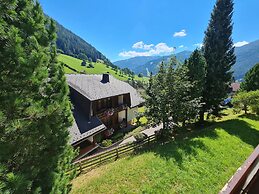 Cozy Apartment With Mountain View