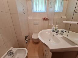 Comfortable Apartment With Mountain View