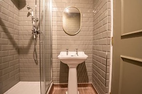 Host Stay Woodroffe Arms Hope Twin Room 5