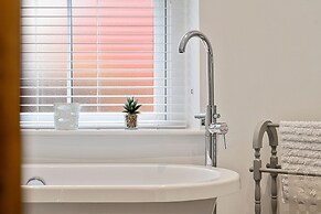 Host Stay March Cottage