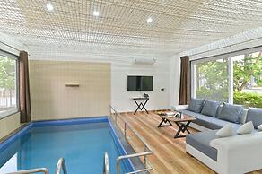 Elegant Waterfront Resort