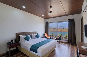 Elegant Waterfront Resort