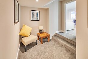 Host Stay Raven s Nest Suite