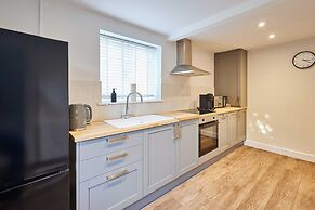 Host Stay Raven s Nest Suite