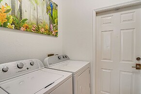 6 Mi to Dtwn Cape Coral: Home w/ Backyard Oasis!