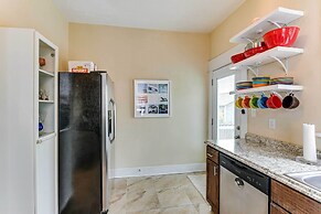 Walk to Beach: Galveston Home w/ Fenced Yard!