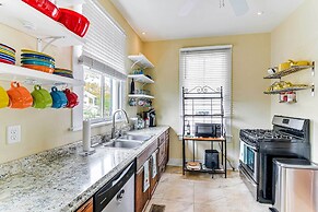 Walk to Beach: Galveston Home w/ Fenced Yard!