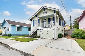 Walk to Beach: Galveston Home w/ Fenced Yard!