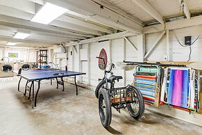 Walk to Beach: Galveston Home w/ Fenced Yard!