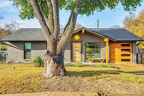 2 Mi to Dtwn: Austin Getaway w/ Natural Pool