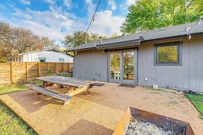 2 Mi to Dtwn: Austin Getaway w/ Natural Pool