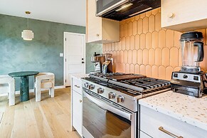 2 Mi to Dtwn: Austin Getaway w/ Natural Pool