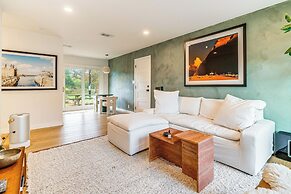 2 Mi to Dtwn: Austin Getaway w/ Natural Pool