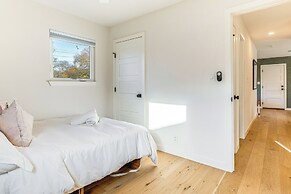 2 Mi to Dtwn: Austin Getaway w/ Natural Pool