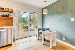 2 Mi to Dtwn: Austin Getaway w/ Natural Pool