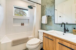 2 Mi to Dtwn: Austin Getaway w/ Natural Pool