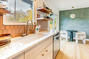 2 Mi to Dtwn: Austin Getaway w/ Natural Pool