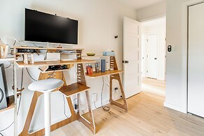 2 Mi to Dtwn: Austin Getaway w/ Natural Pool