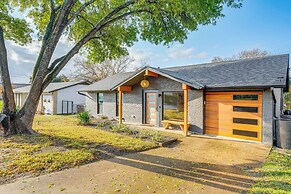 2 Mi to Dtwn: Austin Getaway w/ Natural Pool
