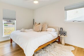 2 Mi to Dtwn: Austin Getaway w/ Natural Pool