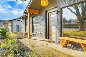 2 Mi to Dtwn: Austin Getaway w/ Natural Pool