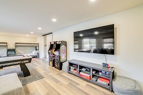 Lakefront Retreat w/ Game Room in Bella Vista!