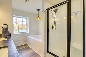 Lakefront Retreat w/ Game Room in Bella Vista!