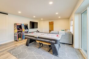 Lakefront Retreat w/ Game Room in Bella Vista!
