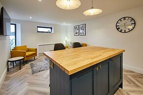 Host Stay Driftwood Apartment