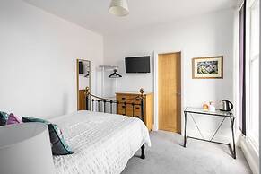 Host Stay Sleights at the Sandbeck