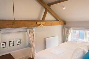 Host Stay Boathouse Barn
