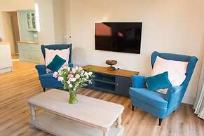 Host Stay Boathouse Barn