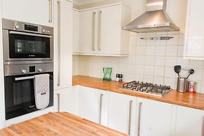 Host Stay Laylands Yard