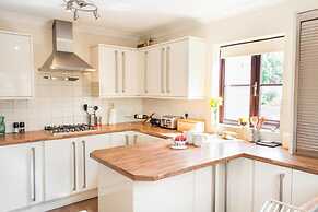 Host Stay Laylands Yard