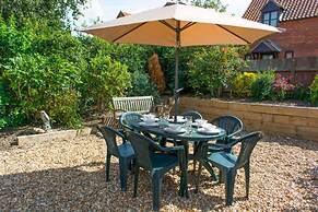 Host Stay Laylands Yard