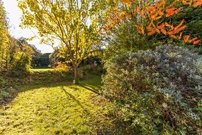 Host Stay Marlpit Cottage