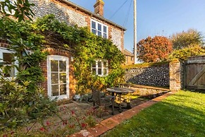Host Stay Marlpit Cottage