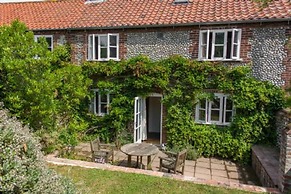 Host Stay Marlpit Cottage