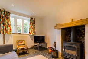 Host Stay Marlpit Cottage