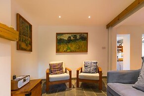 Host Stay Marlpit Cottage