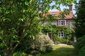 Host Stay Marlpit Cottage