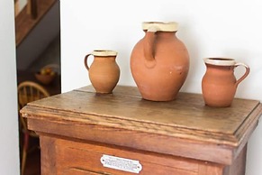 Host Stay Marlpit Cottage