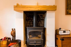 Host Stay Marlpit Cottage